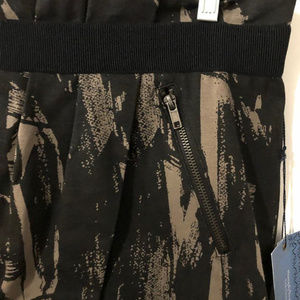 Simply Vera Wang Abstract Skirt Size 10 NWT c0030